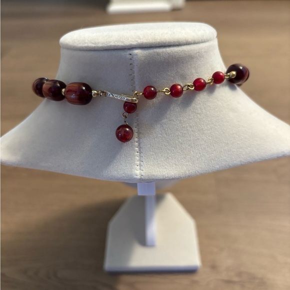 Elegant Red Beaded Necklace - Picture 3 of 3